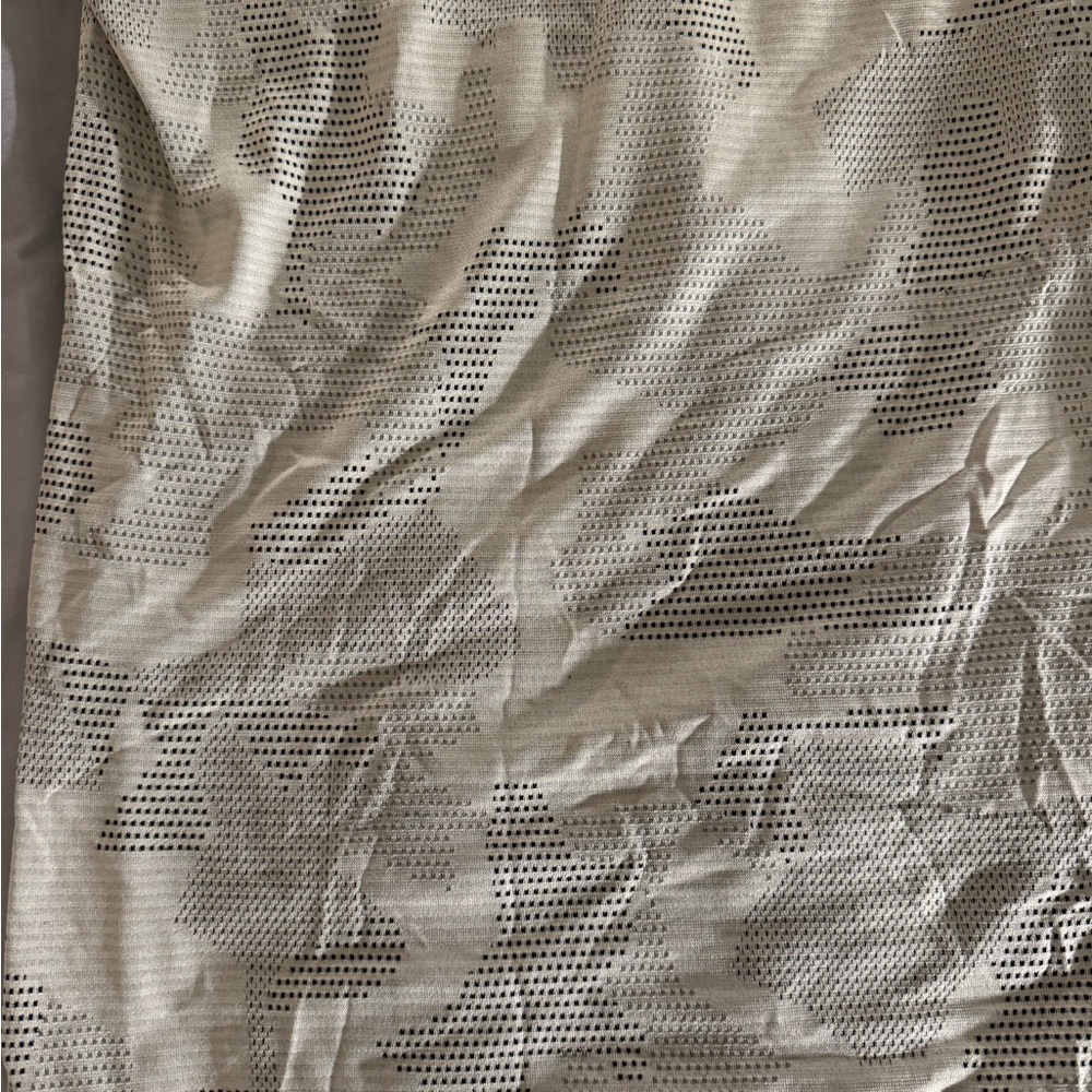 lululemon athletica Olive Patterned Short Sleeve Metal Vent T - Picture 2 of 2